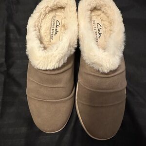 Clarks Cloudsteppers Women's Brown Fur-Lined Slippers